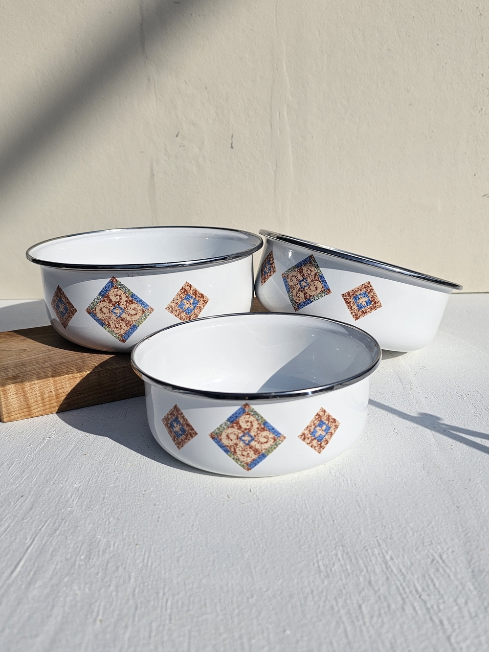 White Enamel Nesting Bowls with Decorative Tile Motif - Set of 3